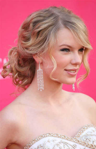 Taylor Swift Beautiful Prom Hairstyles  Homecoming Hairstyles