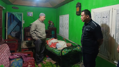 Ketua DPRD Kota Padang Panjang Mardiansyah Bersama Ketua Karang Taruna Guguak Malintang Turun Langsung ke Rumah Warga Sakit