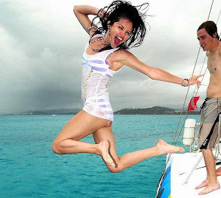 Selena Gomez bikini jumping off boat hot beach HD HQ foto