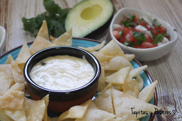 Nachos caseros con queso"