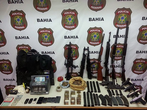 Armas foram encontradas com a quadrilha suspeita de explodir cofres de agências na Bahia. (Foto: Divulgação/ Polícia Federal)