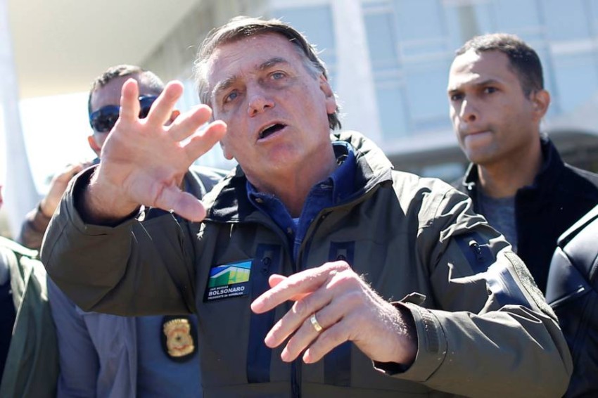 With a motorcycle, Brazilian President Jair Bolsonaro organizes another rally without masks Brazilian President Jair Bolsonaro drove a motorbike without using a mask, on Sunday, in the capital, Brasilia, during a motorbike rally.