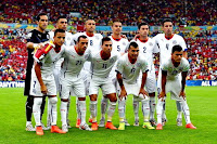 Selección de CHILE - Temporada 2013-14 - Claudio Bravo, Jara, Arturo Vidal, Francisco Silva, Mena, Isla; Alexis Sánchez, Marcelo Díaz, Vargas, Medel y Aránguiz - CHILE 2 (Vargas y Aránguiz), ESPAÑA 0 - 18/06/2014 - Campeonato del Mundo de Brasil 2014, fase de grupos - Río de Janeiro (Brasil), estadio de Maracaná