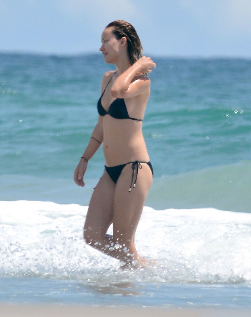 Olivia-Wilde-Bikini-Candids-At-Wilmington-Beach-03.jpg