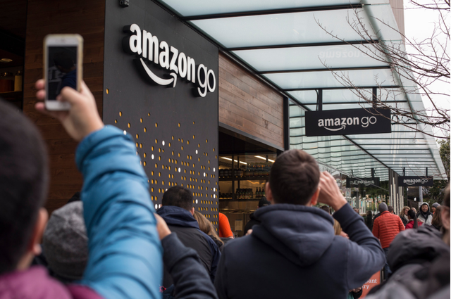  Một cửa hàng Amazon Go trong ngày đầu mở cửa 