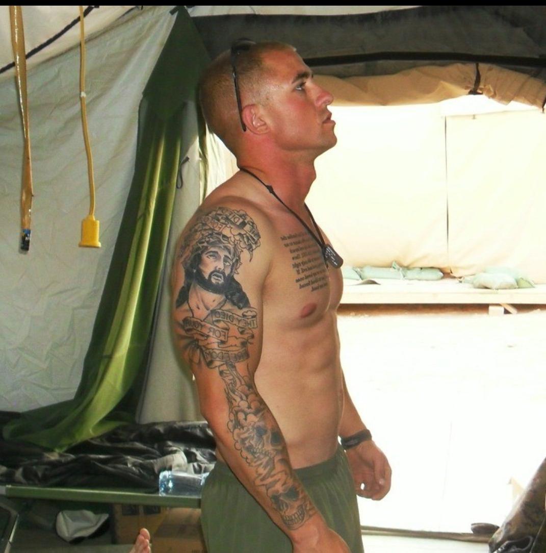 shirtless-muscle-soldier