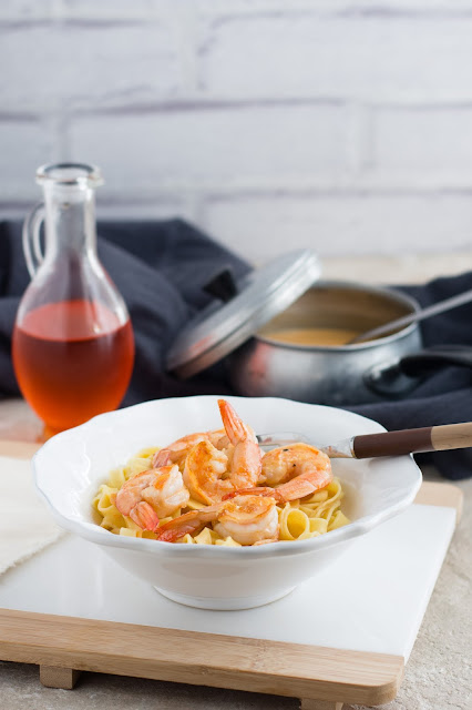 Tagliatelle aux gambas et huile de homard maison