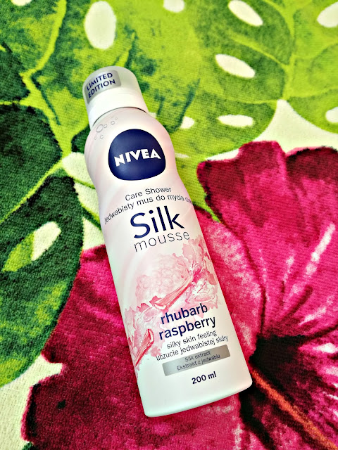 Jedwabisty mus do mycia ciała Malina i Rabarbar Nivea - recenzja 