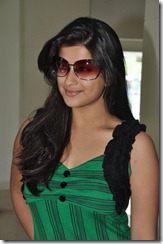 madhurima_in_public_stylish_pic