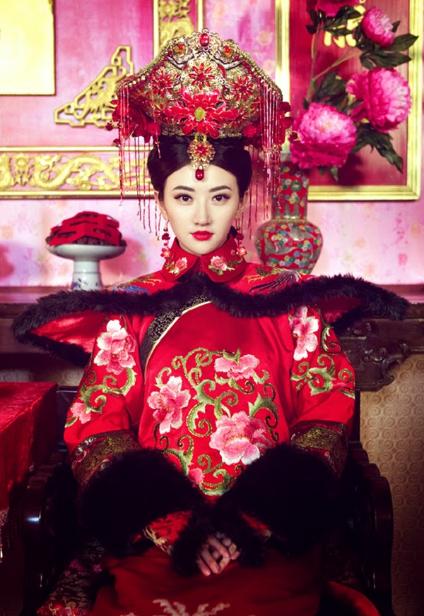 Traditional taiwanese wedding dress