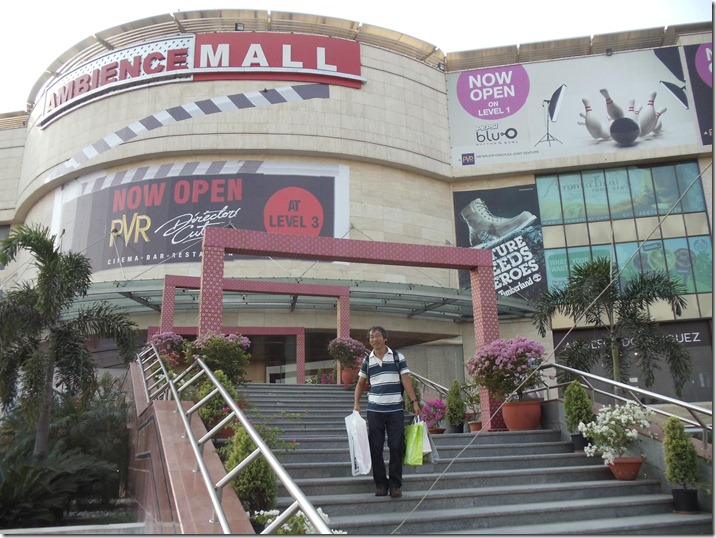 New Delhi-Ambience Mall Vasant Kunj Shopping Center - entrada