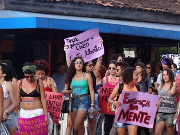 Marcha das Vadias reúne mais de 250 pessoas contra violência às mulheres em João Pessoa