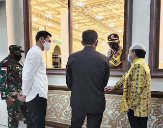 Bupati Kapuas Hulu Tinjau Rumah Ibadah Umat Muslim dan Kristiani