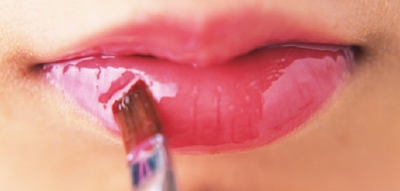 cara memerahkan bibir secara alami