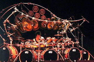 Terry Bozzio dengan Set Drum Terbesar di Dunia
