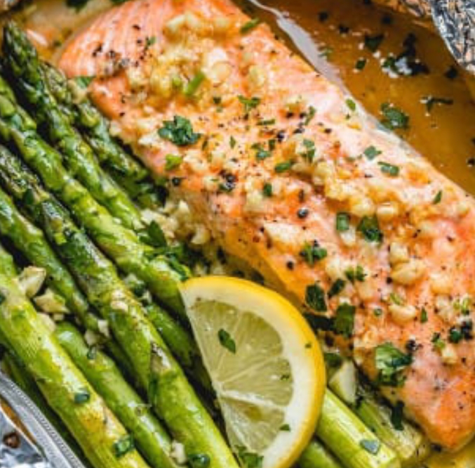 Baked Salmon in Foil with Asparagus and Garlic Lemon Butter Sauce