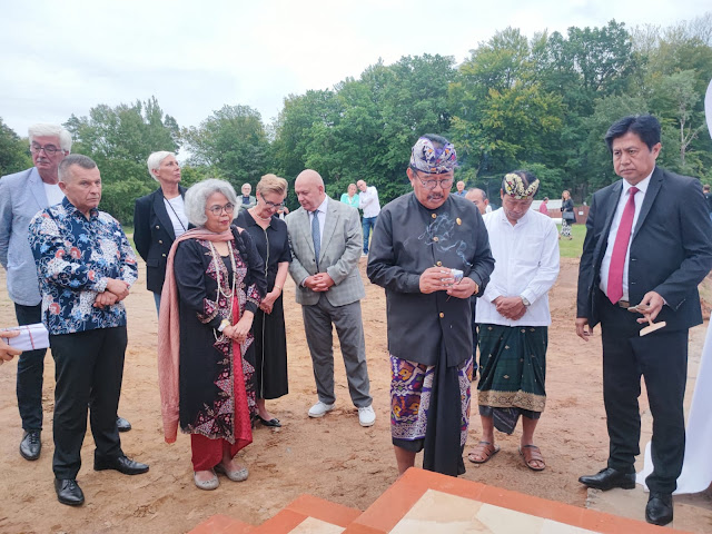  Gelar Lawatan Ke Polandia, Wagub Cok Ace Ikuti Upacara Peletakan Batu Pertama Candi Bentar Kawasan Taman Mini Indonesia 