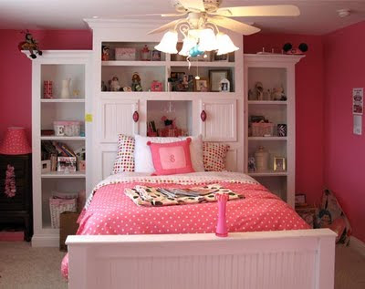 Quarto casal jovem rosa