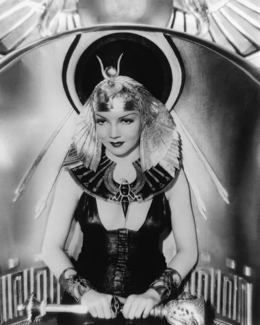 Claudette_Colbert_cleopatra