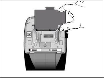 A maniera correta de inserir a bateria nas impressoras de etiquetas portáteis da Zebra