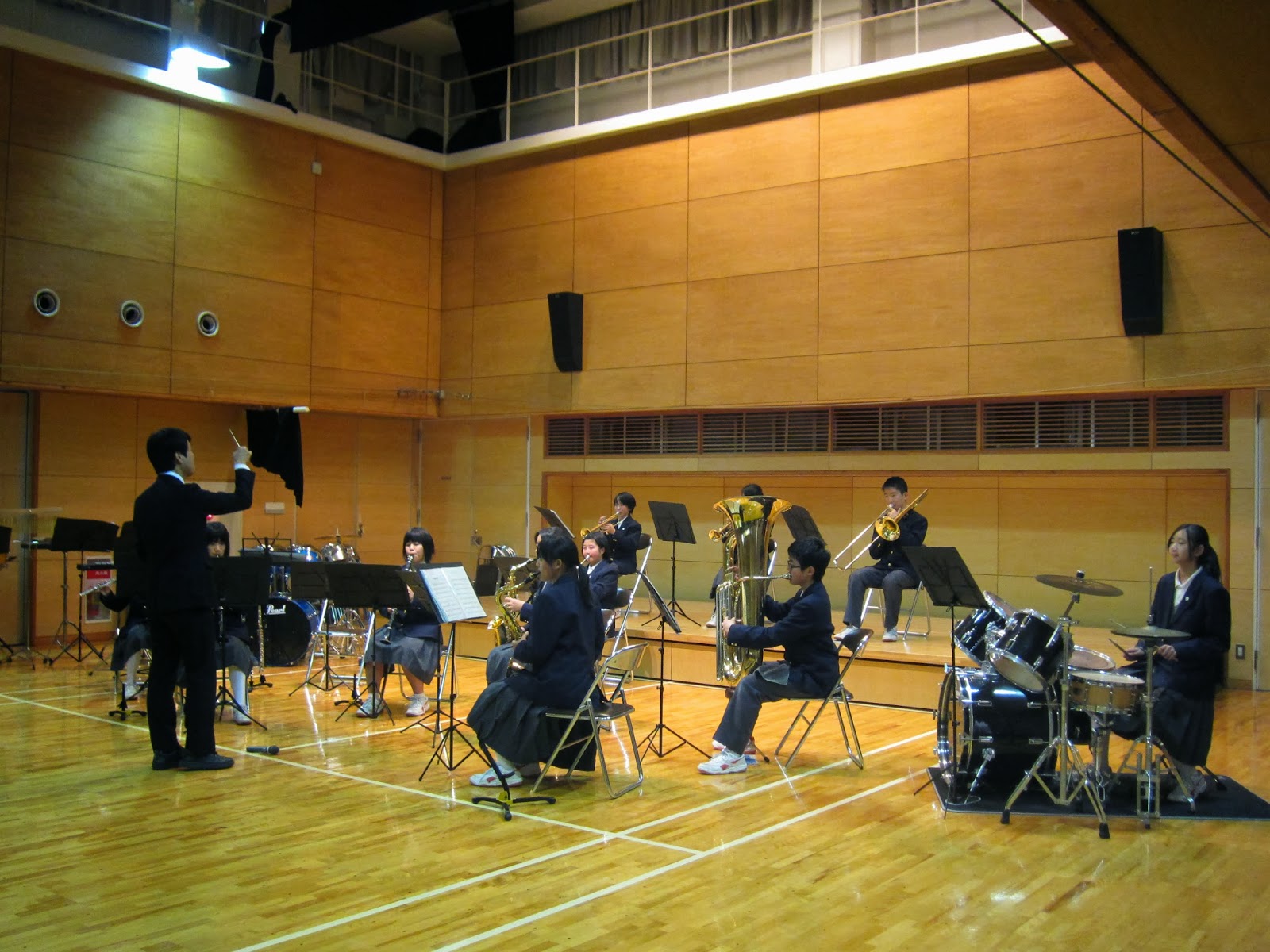 西谷児童館でみんな いっぱい 遊びました 吹奏楽によるクリスマスコンサート