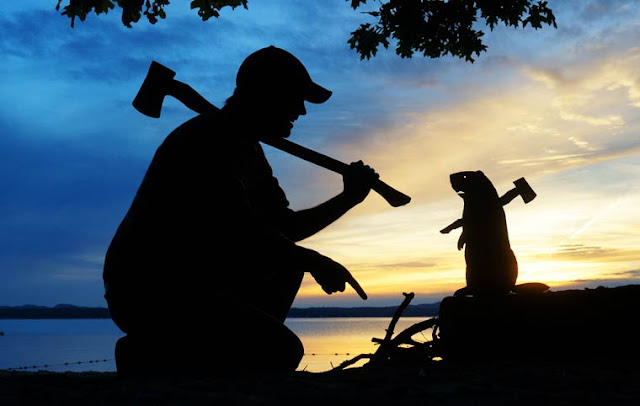 Fotógrafo se diverte com silhuetas de papelão no Pôr do Sol