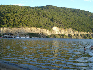 Atardecer en las costas del Lácar