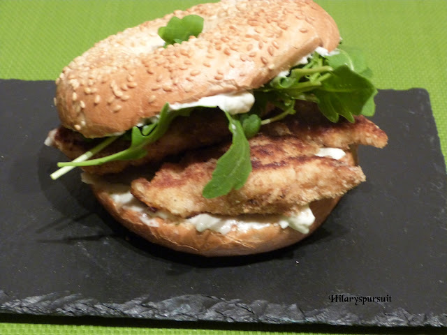 Bagel au poulet pané