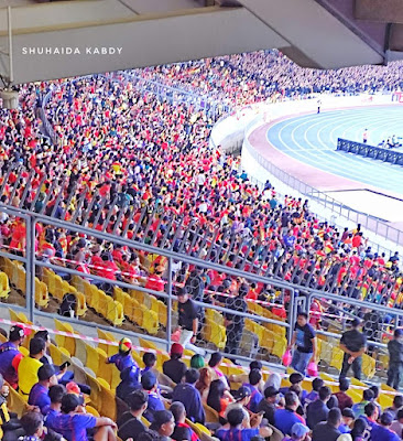 Berniaga Final Piala Malaysia Pintu C  di Stadium Bukit Jalil