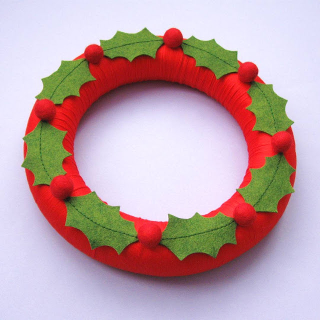 Felt Holly Christmas Wreath Tutorial