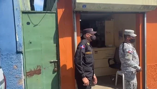 Video | Operativo de Pro Consumidor en puestos de medicamentos en Moca termina a tiros, botellazos y piedras