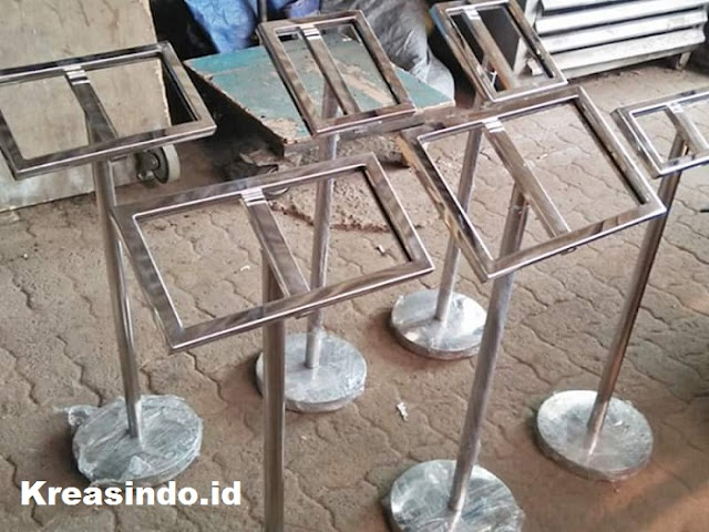 Jasa Tiang Display Stainless Profesional yang Siap Menerima pesanan Anda