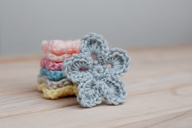 Simple Crochet Flower Applique - FREE PATTERN