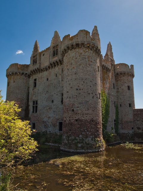 jiemve, château, Ebaupinay, Le Breuil-sous-Argenton, Argentonnay,  Deux-Sèvres, tour