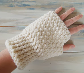 http://translate.googleusercontent.com/translate_c?depth=1&hl=es&rurl=translate.google.es&sl=auto&tl=es&u=http://happyberrycrochet.blogspot.ca/2013/08/how-to-crochet-finger-less-mitten-gloves.html&usg=ALkJrhibdntOzA5F567MmHYQCWMhvU4p1Q