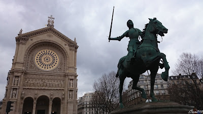 Statue de Jeanne d'Arc devant Saint-Augustin à Paris