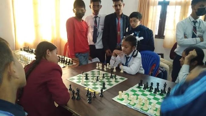 सगरमाथा विद्यालय कक्षा ३ मा अध्यनरत ईशा गिरी ५ अंकका साथ प्रथम ।