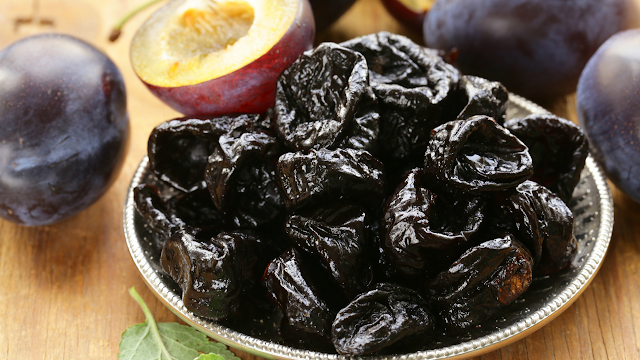 daily handful of prunes strengthens your bones and protects you from fragility