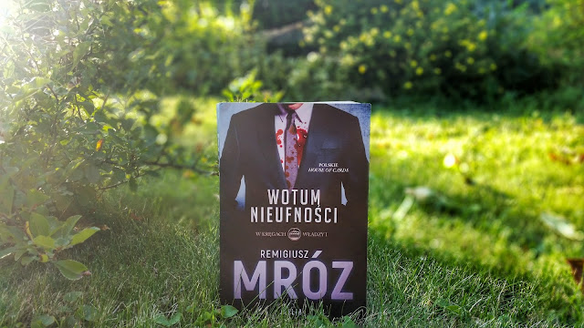 Recenzja: Wotum nieufności - Remigiusz Mróz