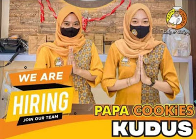 Loker Papa Cookies Cake & Bakery Kudus membuka lowongan pekerjaan untuk menempati posisi-posisi sebagai PRAMUNIAGA dengan kualifikasi : Perempuan usia maksimal 25 tahun. Pendidikan minimal SMA/K sederajat. Berpenampilan menarik serta rapi. Memiliki kemampuan smart service. Jujur, cekatan, bertanggung jawab. Diutamakan berpengalaman Siap ditempatkan dalam tempat Papa Cookies Kudus. Bersedia mengikuti training