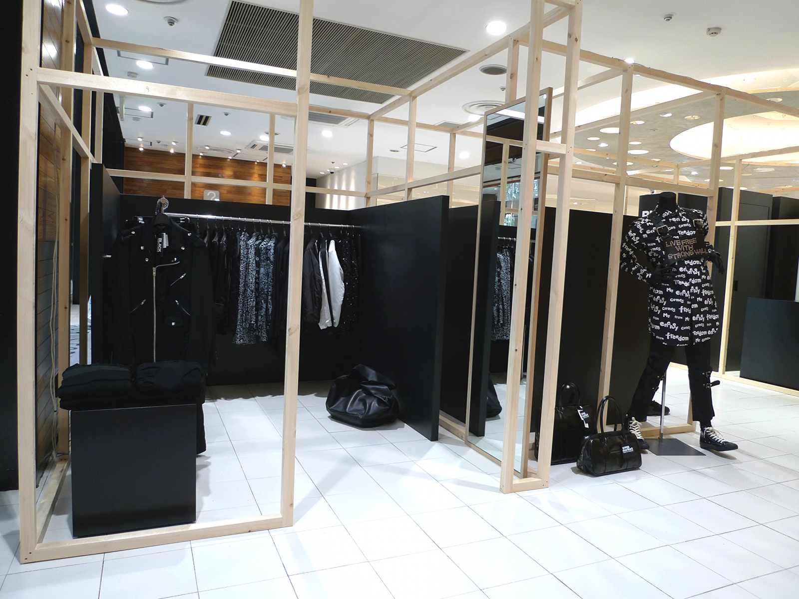 News 仙台フォーラス Black Comme Des Garcons 期間限定ストアオープン コムデギャルソン店舗マップ