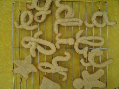 curly-writing cookies