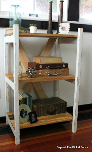 ladder shelf, old ladder, barnwood, bookshelf, rustic, http://bec4-beyondthepicketfence.blogspot.com/2016/04/easy-ladder-shelf.html