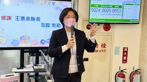 ▲彰化縣長王惠美蒞臨彰化秀傳醫院，祝賀醫檢師和藥師們節日快樂。（記者林明佑攝）