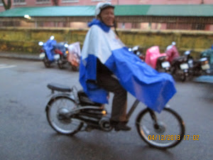 An "ELECTRIC CYCLE" powered on battery in Hue.