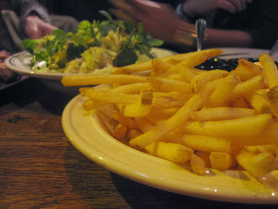 Le Port Parfumé, fries salad