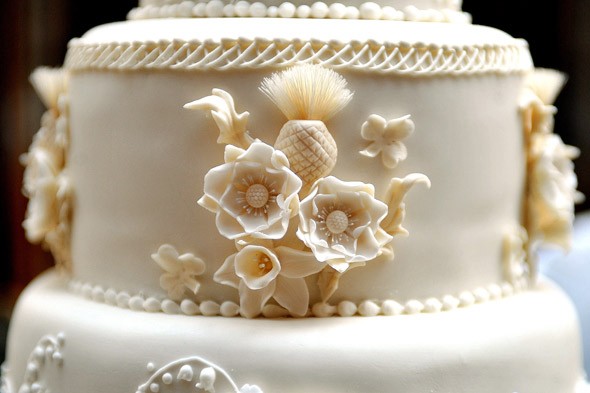 queen elizabeth wedding cake. william and kate wedding cake.