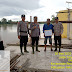 Cooling System Polsek Rengat Barat, Terjang Banjir Untuk Salurkan Bansos