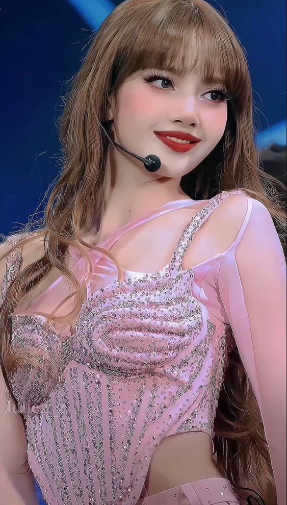 Lisa received mixed reactions from Asian fans after confirming her appearance at the "Crazy Horse" club.