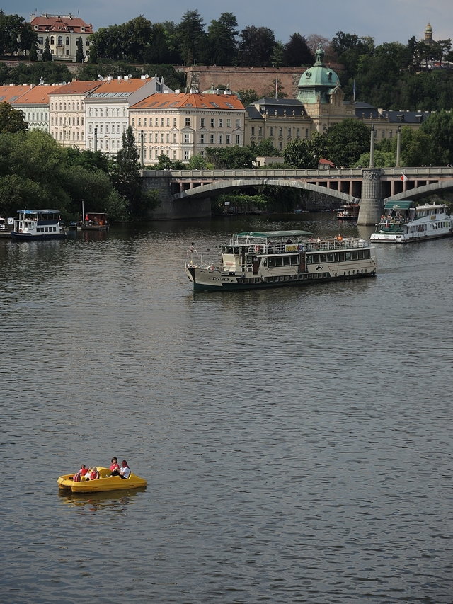 Praag: aan de rivier